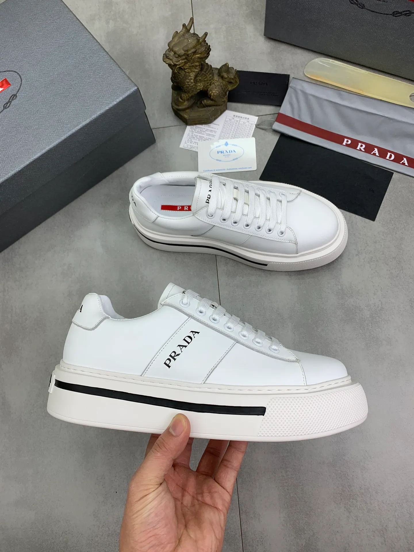 Men's Men's Shoes💰P560💰【New Style】 The latest model of high-quality PRADA classic men's shoes has been launched on the official website in 1:1 replica, synchronized in Hong Kong counters and on the same catwalk; all made of calfskin ➕Imported cowhide lining, 🍡🍡original rubber outsole 1:1 non-slip and wear-resistant; comfortable to wear, attractive style, fine workmanship, and simple and neat shoe last, showing a man's courage and toughness, 👍Number 38 to 44 (45 can be customized) 4⃣️colors🉑️ to choose from